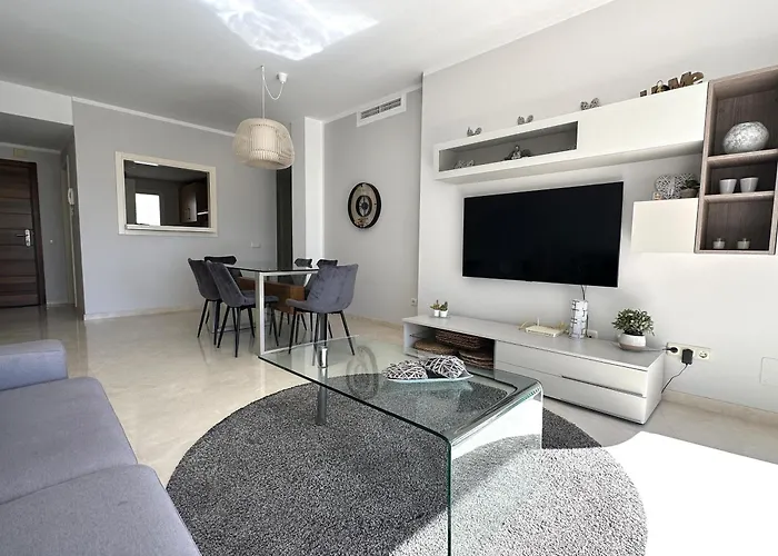 Amazing Apartment In Estepona Lagoon
