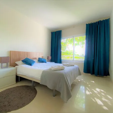 Amazing Apartment In Estepona Lagoon Exterior foto