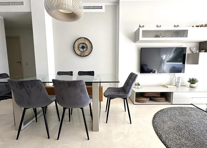 Amazing Apartment In Estepona Lagoon