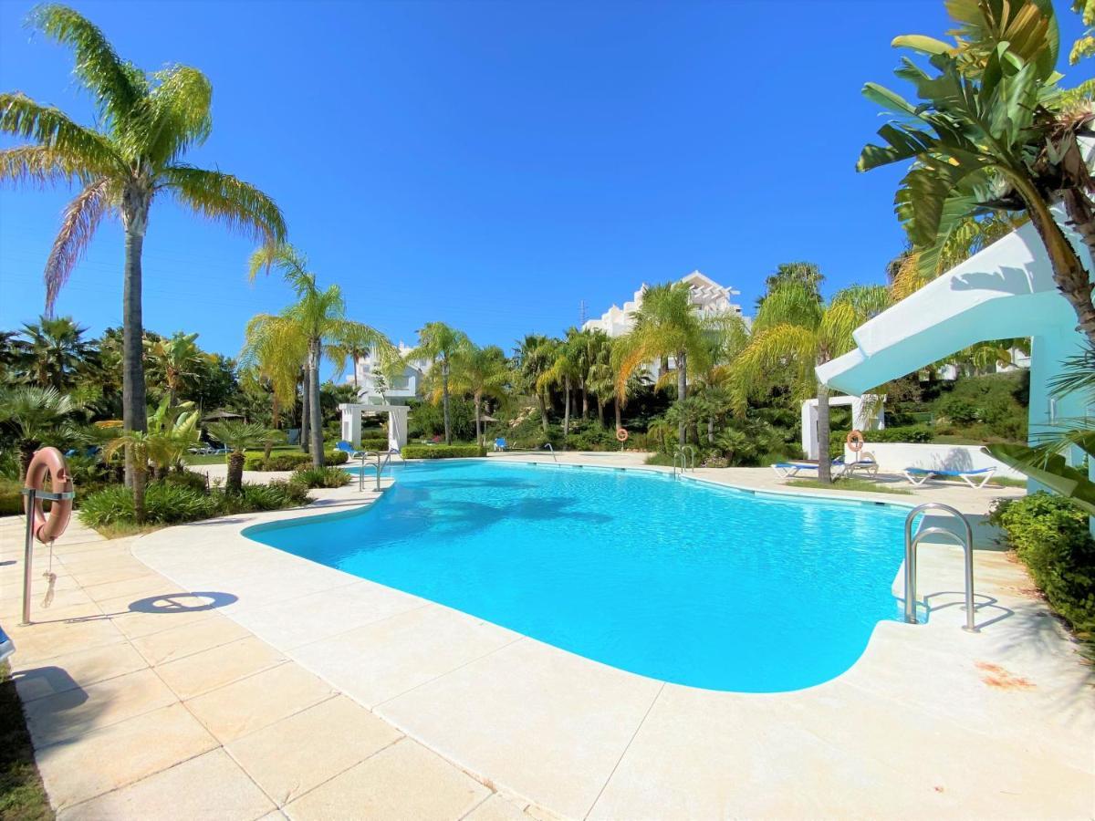 Amazing In Lagoon Apartamento Estepona